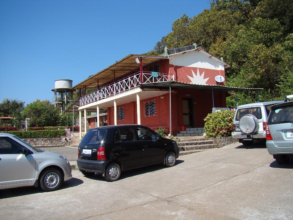 DSC02019.JPG - The rooms as seen from parking lot