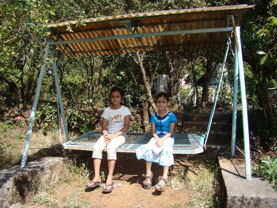 DSC02025.JPG - Another swing - zopala - possibly for adults - in Puja Farm parisar