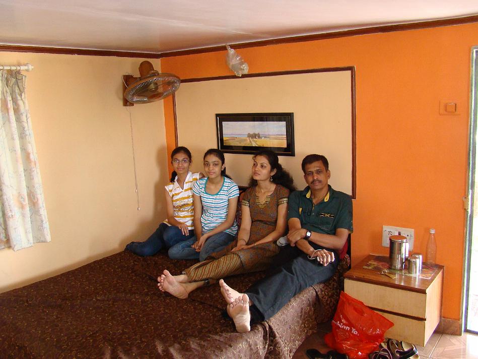 DSC02033.JPG - Even Sanju obliged to have his snap...