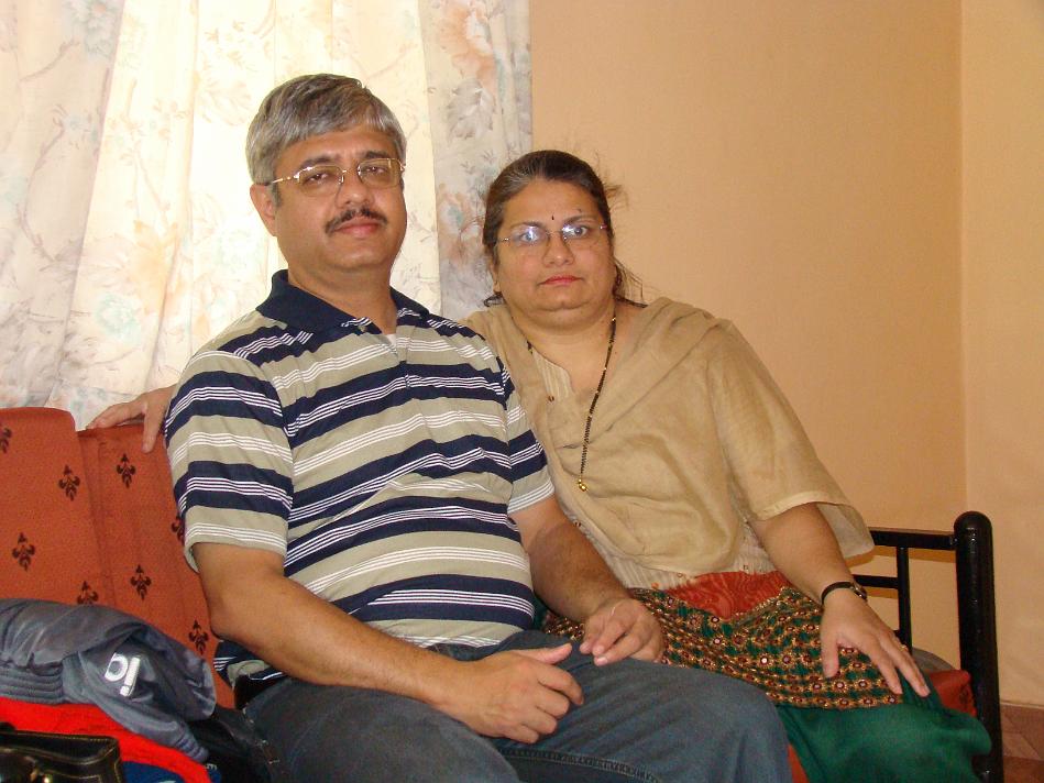 DSC02038.JPG - As the photo was too tight, I asked Sanju to click one more time... This time,  it came out right!
