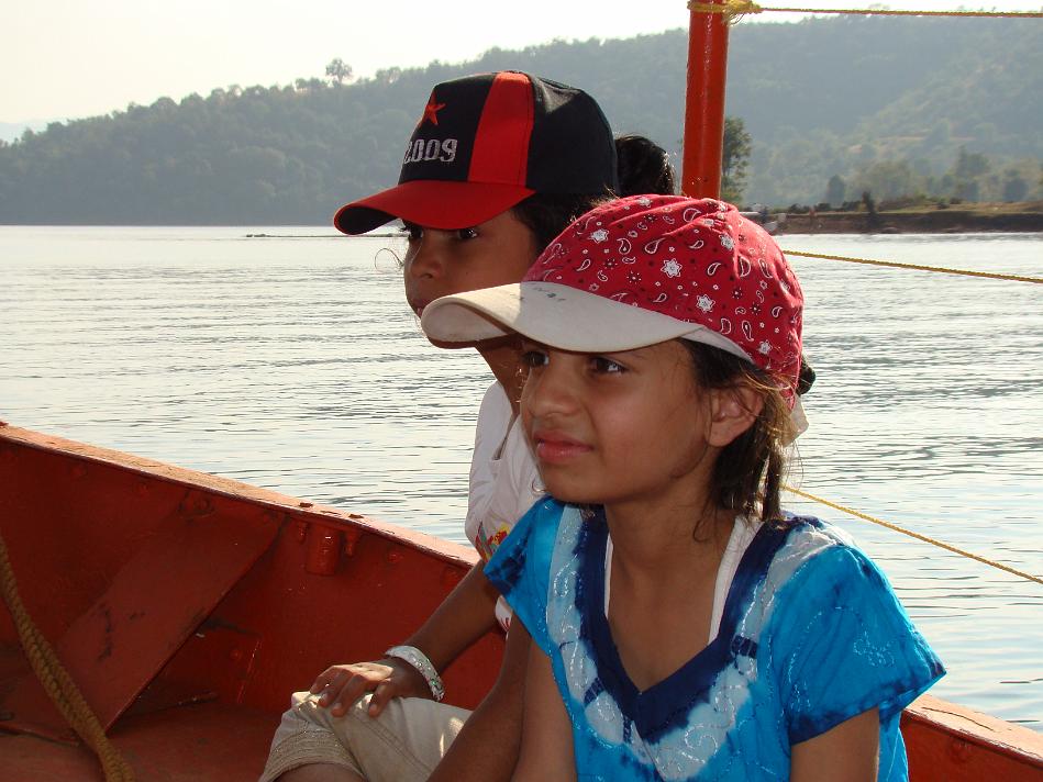 DSC02061.JPG - Sanvida and Tanvi wearing caps to protect from blazing sun