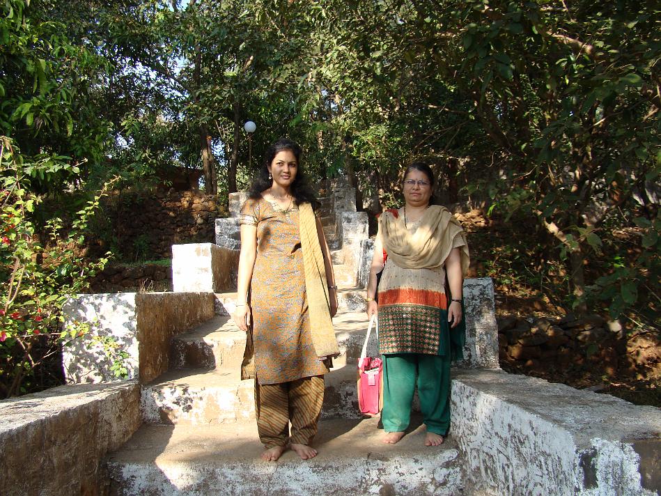 DSC02079.JPG - Madhavi and Gauri - Datta Mandir