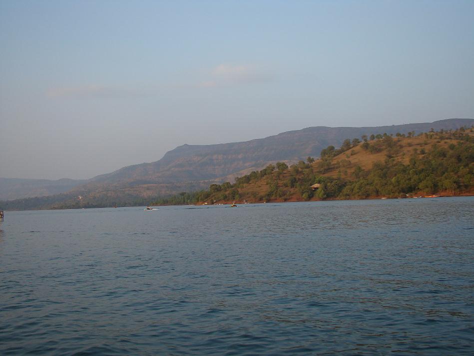 DSC02103.JPG - There are smaller duration boat rides as well in speed as well as normal boats from Tapola. The charges are as per boat type and duration of ride