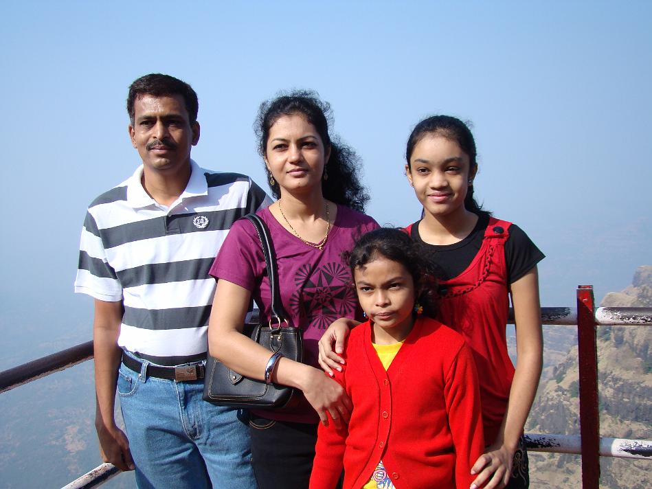 DSC02119.JPG - Badhe Family @ Arthur Seat Point