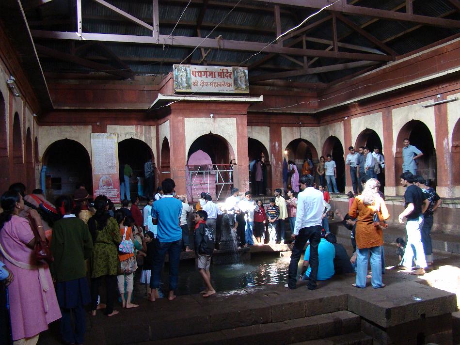 DSC02134.JPG - This is place of origin of 5 rivers - Krishna, Koyna, Savitri are the main ones.