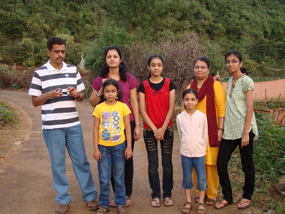 DSC02144.JPG - We went for a walk on day 2 evening to see Kisan Jadhav's and other people's farms